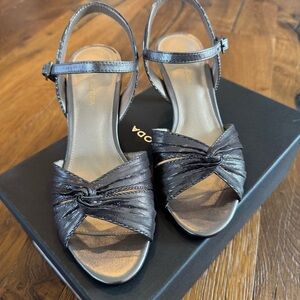 Moda Black Sandals with Knotted Design and Ankle Straps